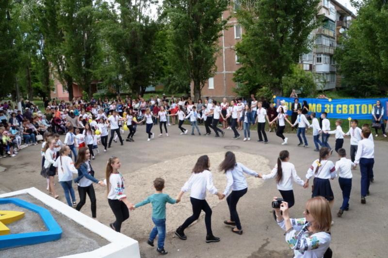 У Новодністровську відбулося загальноміське свято  з нагоди Дня вишиванки